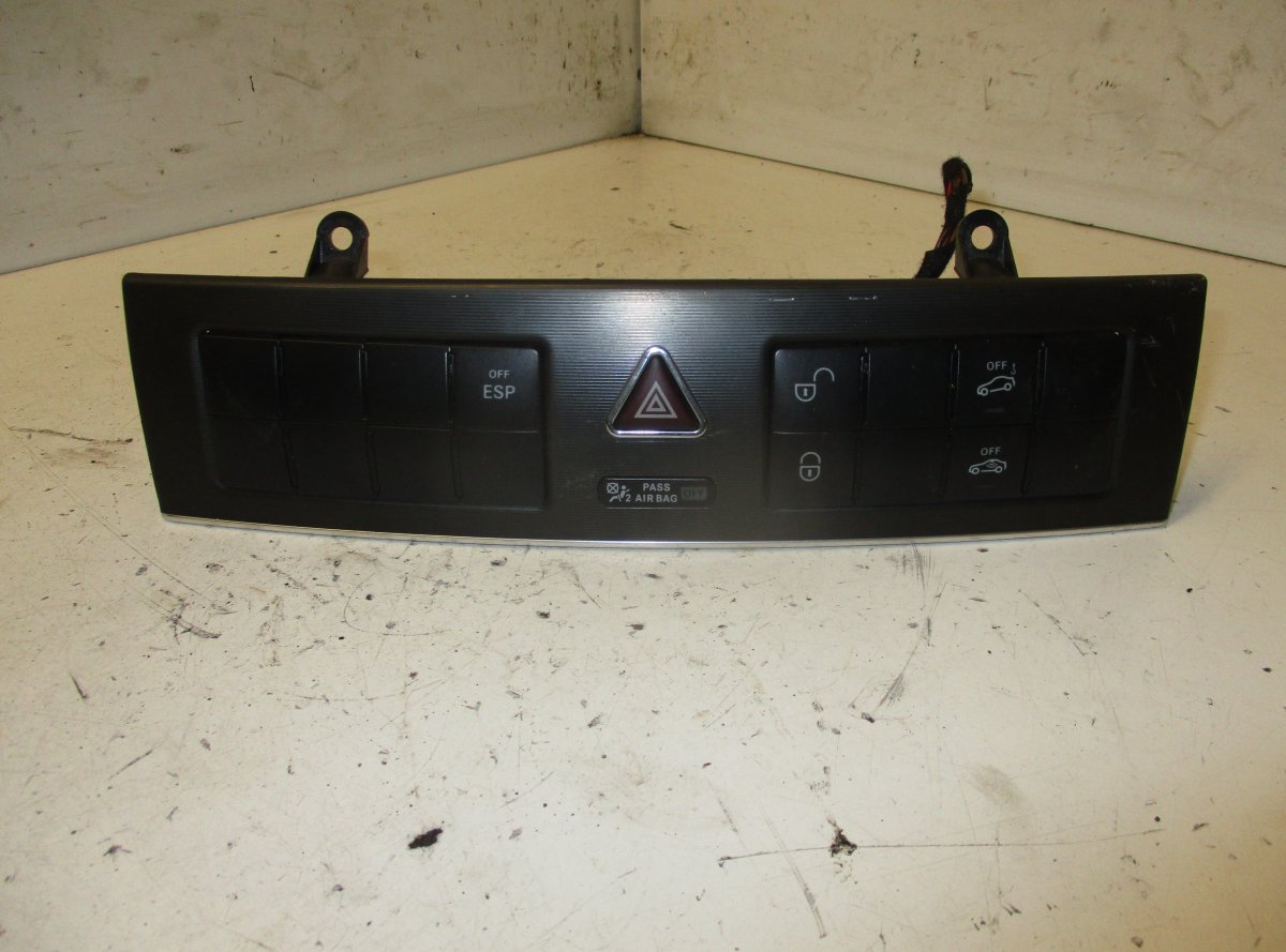 Mercedes-Benz A (W169) Hazard switch MERCEDES-BENZ C-CLASS (W203, CL203) (2000-2011)...