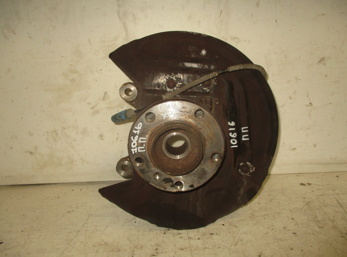BMW X3 (E83) Wheel bearing housing front right BMW X3 (E83) (2004-2012) Wheel bearing housing ...