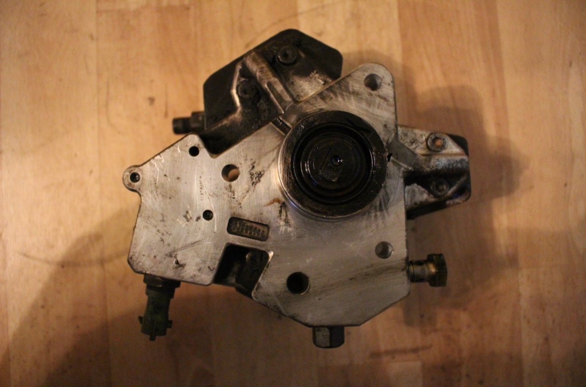 Volvo XC90 Fuel injection pump, diesel VOLVO XC90 I (2002-2014) Fuel injection pump, d...