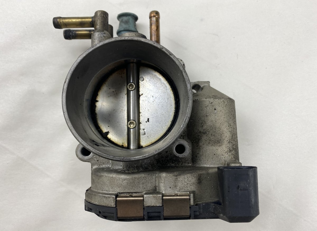 Audi A4 (B6) Throttle body AUDI A4 (B6) (2000-2004) Throttle body 07813306...