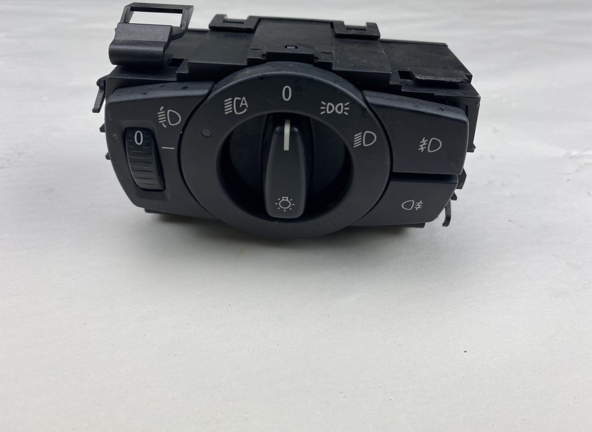 BMW 1 (E81 / E82 / E87 / E88) Headlight Switch BMW 1 (E81, E82, E87, E88) (2003-2013) Headligh...