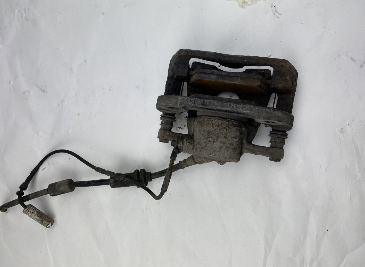 BMW 1 (E81 / E82 / E87 / E88) Brake caliper Front left BMW 1 (E81, E82, E87, E88) (2003-2013) Brake ca...