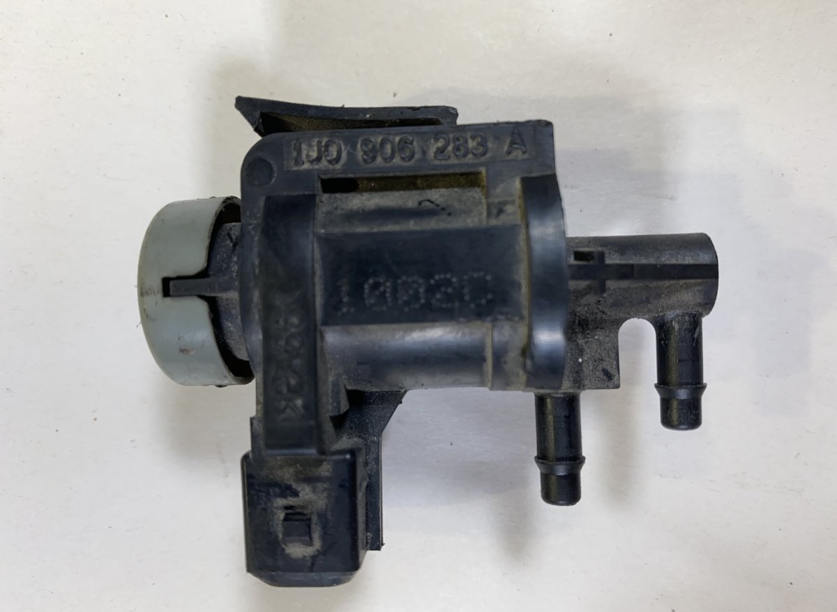 Audi A6 (C5) Engine Solenoid Valve AUDI A6 / A6 ALLROAD (C5) (1997-2005) Engine So...