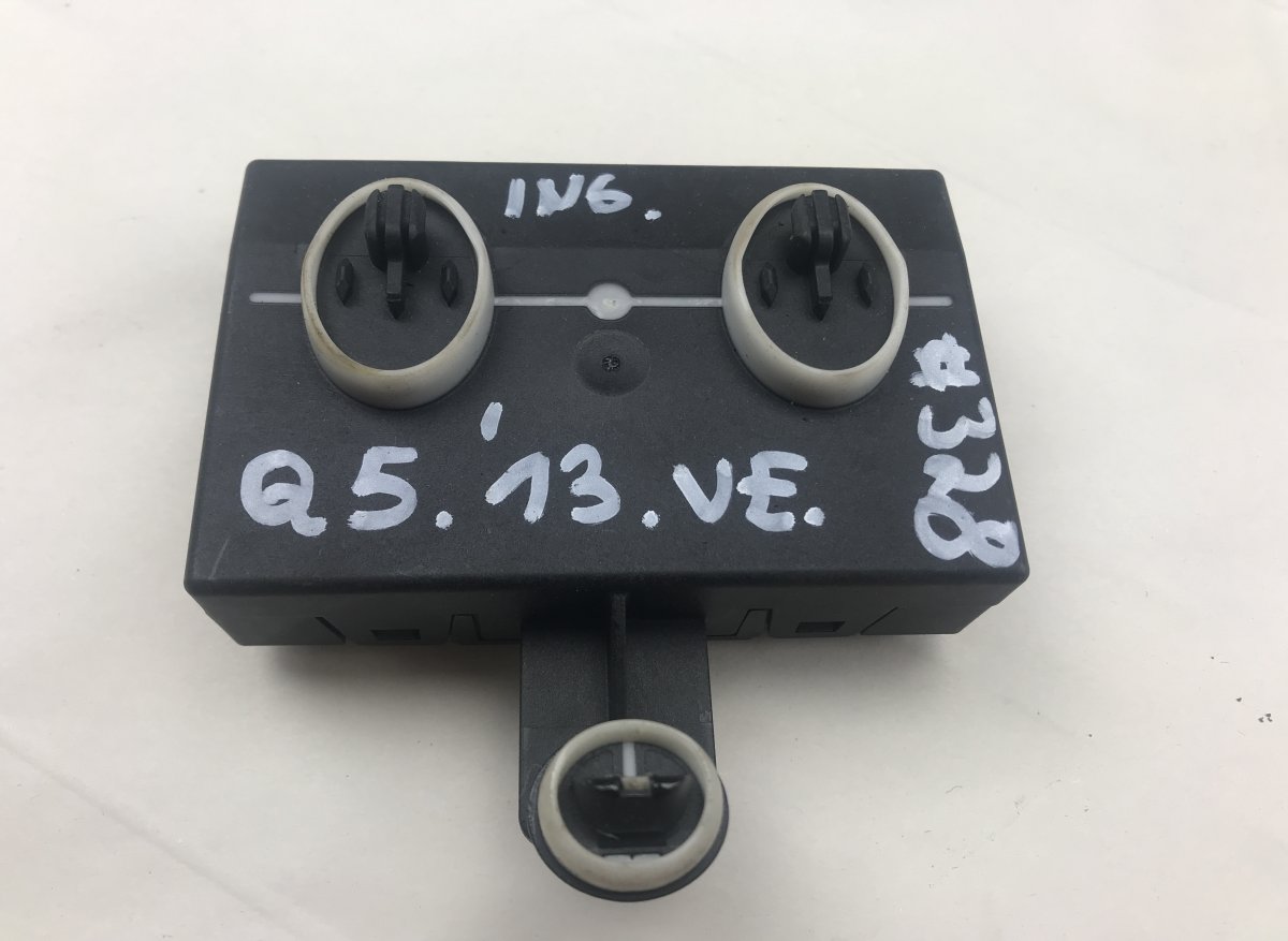Audi Q5 (8R) Door control unit front left AUDI Q5 (8R) (2008-2016) Door control unit fron...