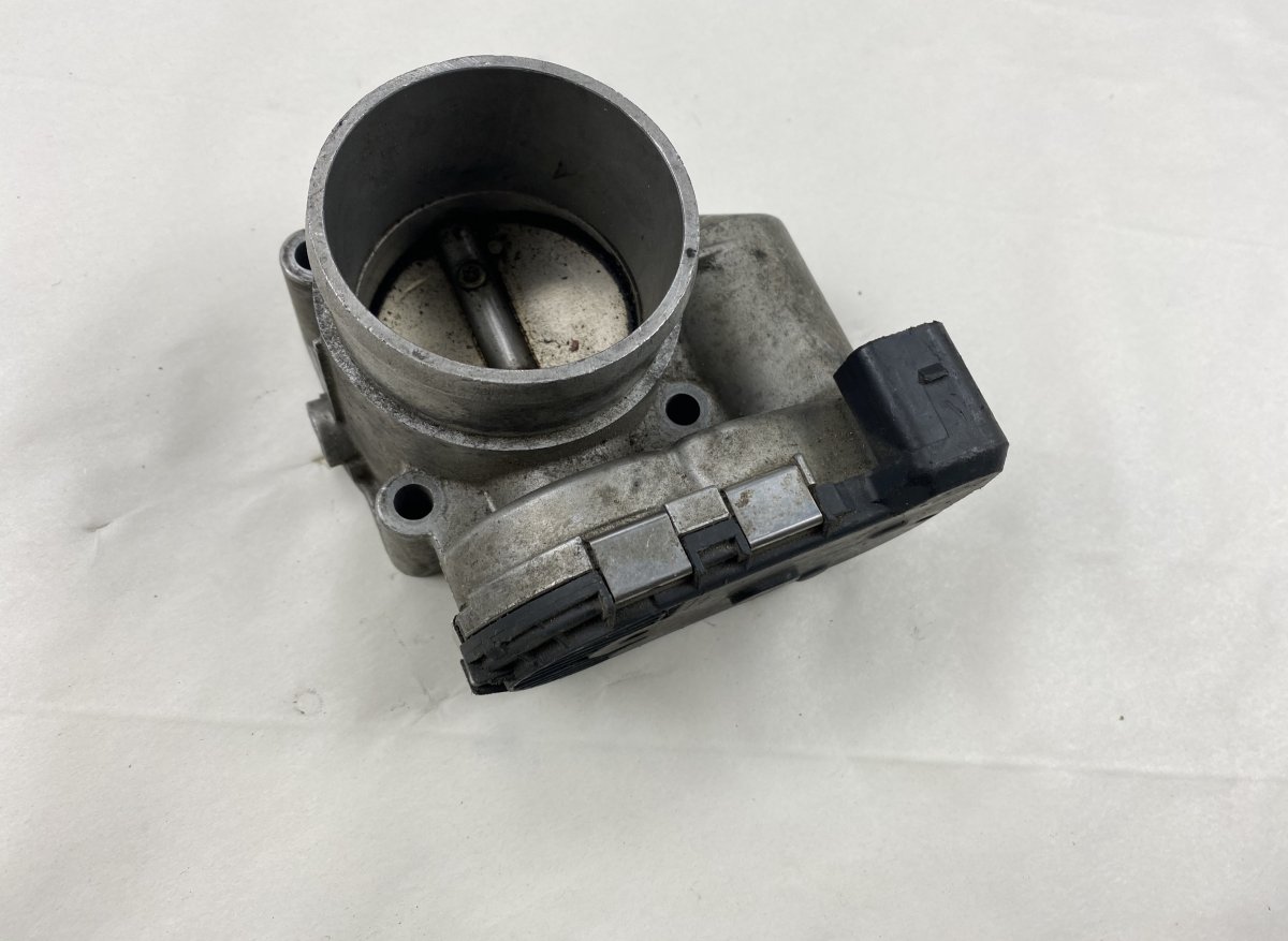 Audi A4 (B6) Throttle body AUDI A4 (B6) (2000-2004) Throttle body 06B13306...