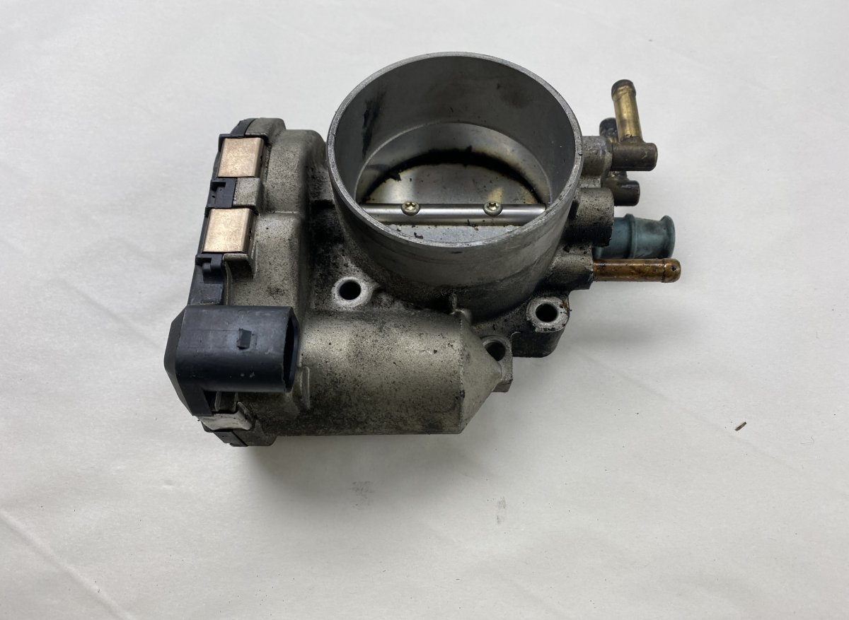 Audi A4 (B6) Throttle body AUDI A4 (B7) (2004-2008) Throttle body 06F13306...