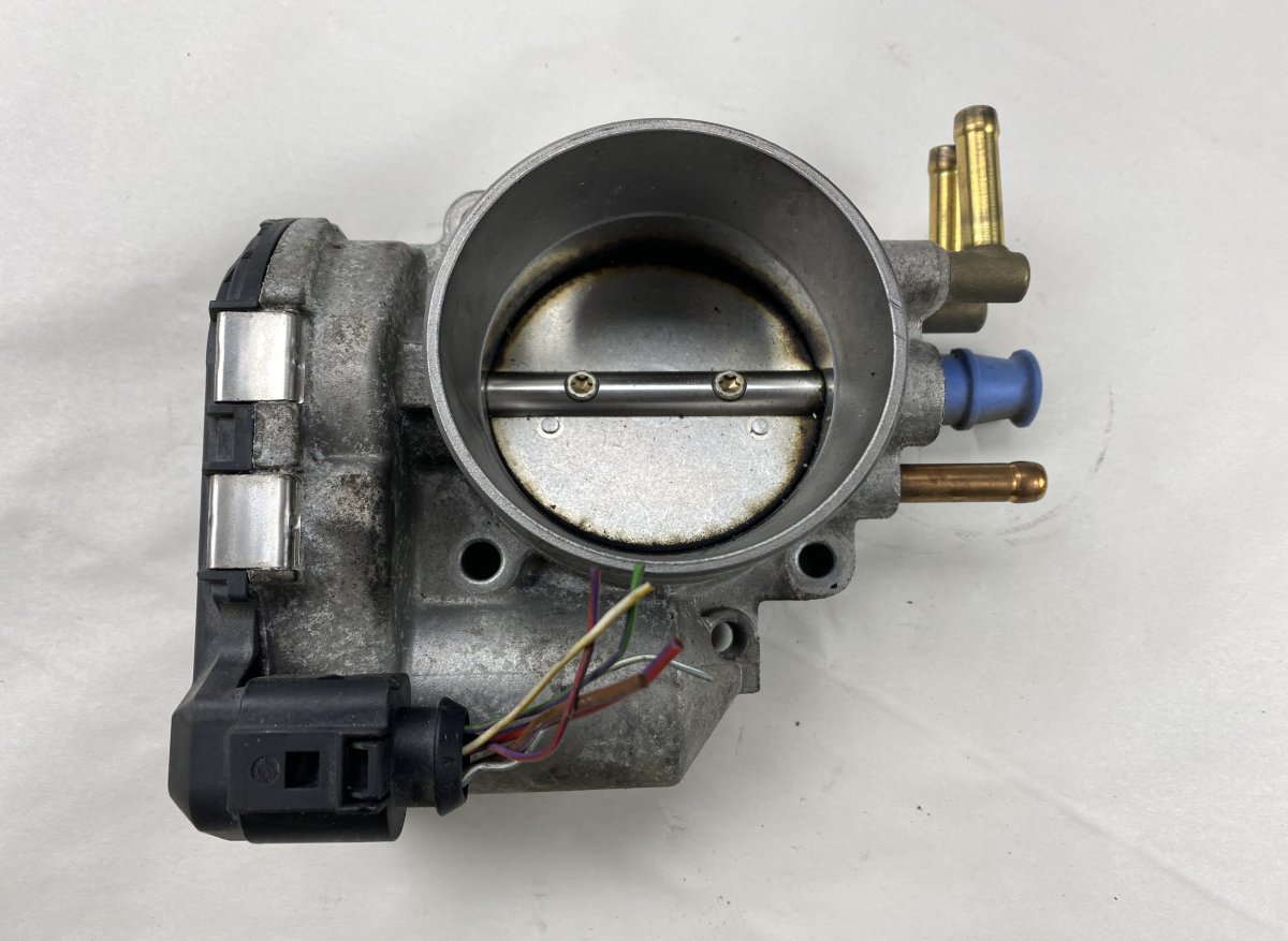 Audi A4 (B6) Throttle body Throttle body — AUDI A4 (B6) (2000-2004) — 0781...