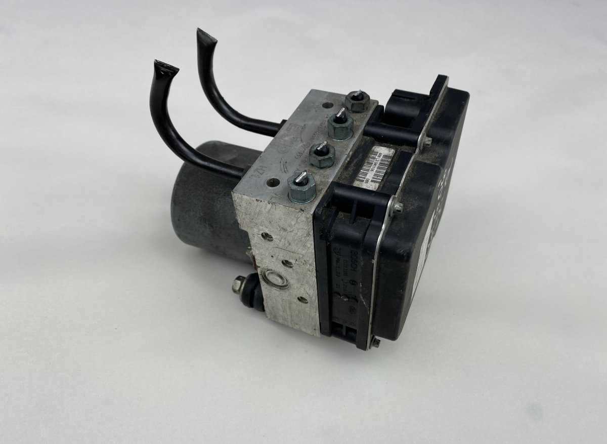 Audi A6 (C6) ABS hydraulic unit / pump ABS hydraulic unit / pump — AUDI A6 / A6 ALLROA...