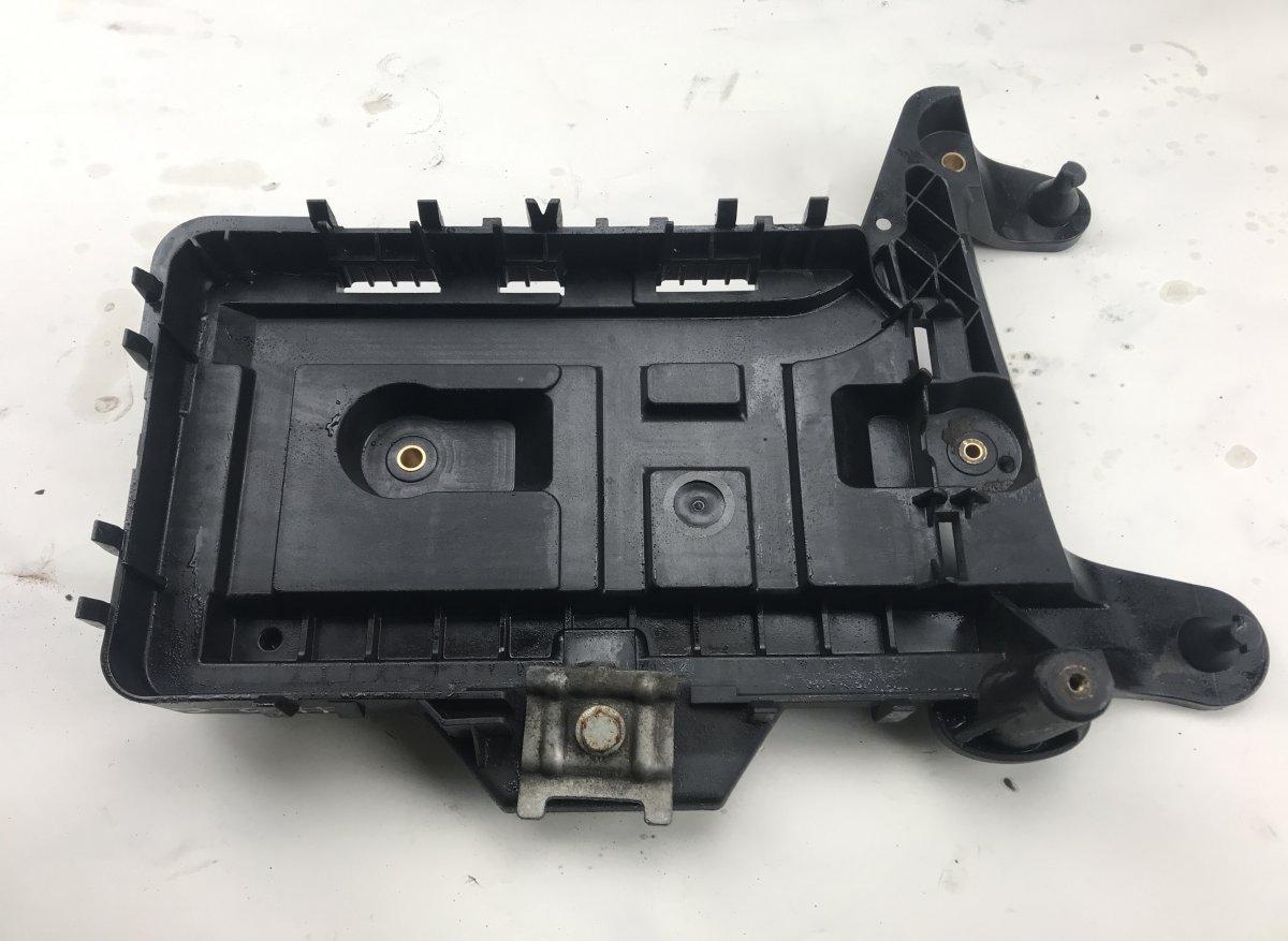 Volkswagen Tiguan Battery box