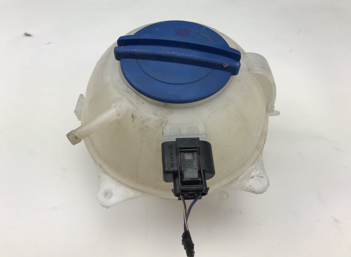 Volkswagen Polo Expansion Tank