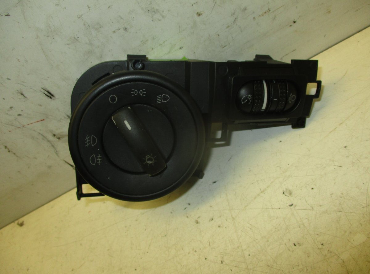 Volkswagen Touareg Headlight Switch VW TOUAREG I (7L) (2002-2010) Headlight Switch
...