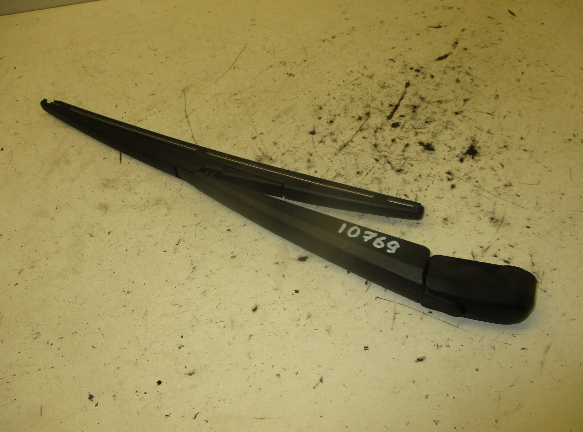 Toyota Avensis (T27) Tagaluugi klaasipuhastaja vars (univ.) TOYOTA AVENSIS (T270) (2009-2018) Rear Window W...