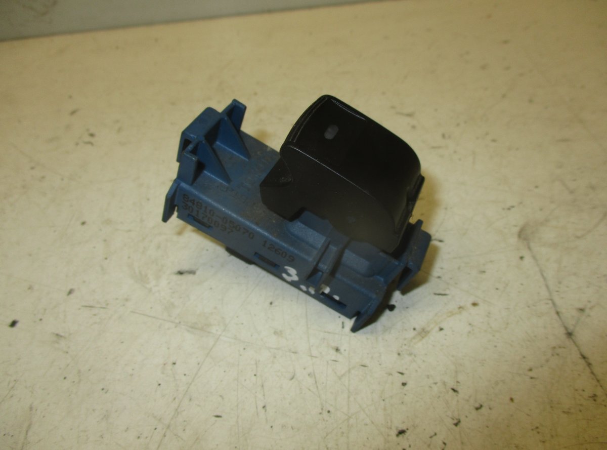 Toyota Avensis (T27) Switch For Electric Windows Rear Right Switch For Electric Windows Rear Right — TOYOTA...