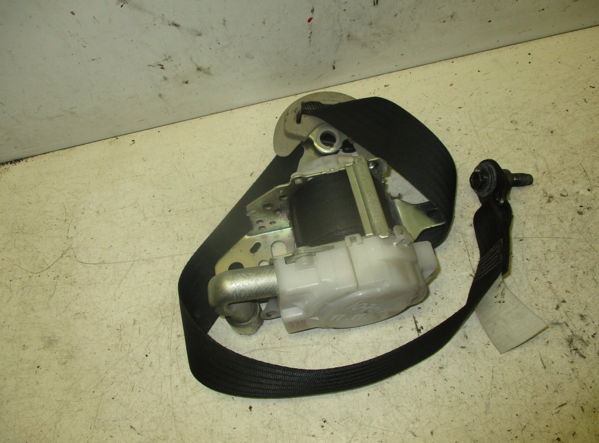 Toyota Avensis (T27) Seat Belt Front Right TOYOTA AVENSIS (T270) (2009-2018) Seat Belt Fro...