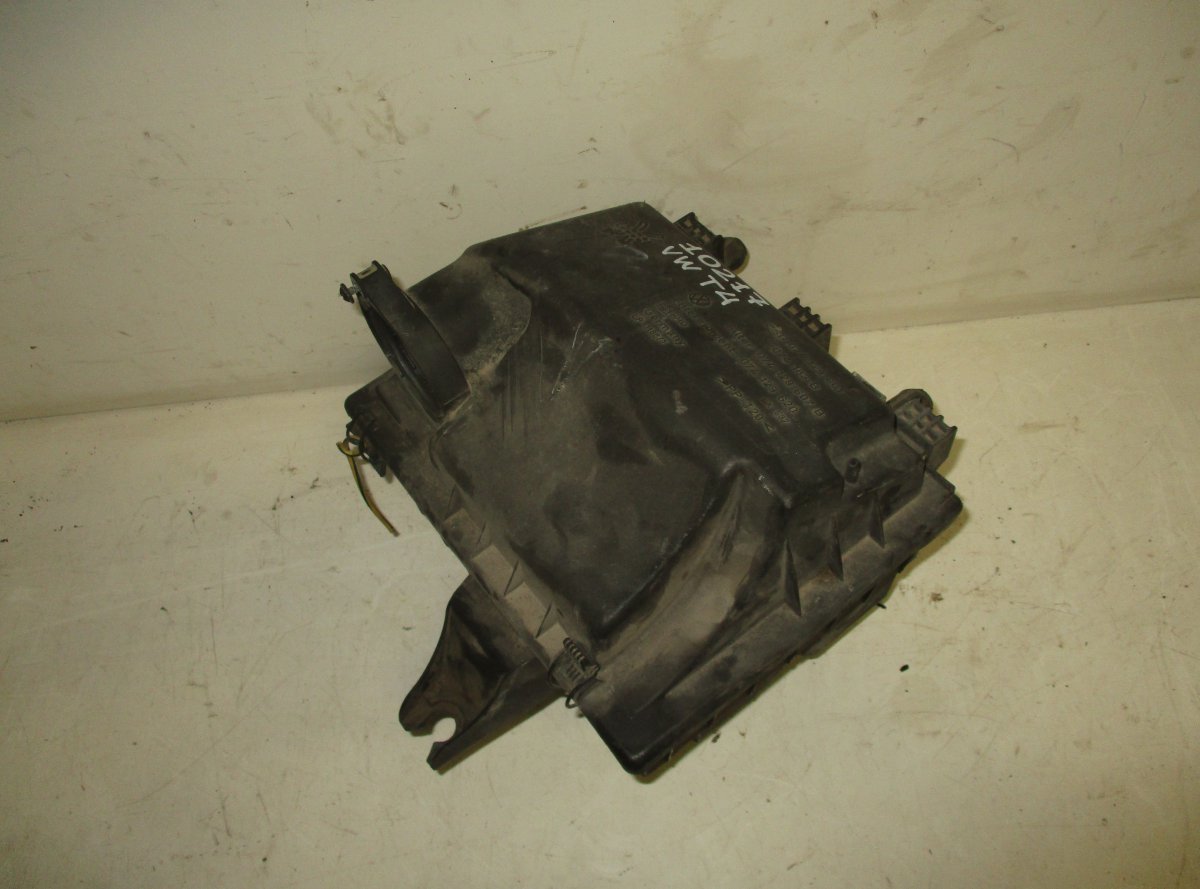 Volkswagen Transporter (T4, Caravelle, Multivan) Air Cleaner (filter box) VW TRANSPORTER T4 (70X, 7D) (1990-2003) Air Cle...