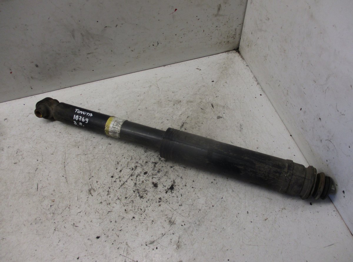 Toyota Avensis (T27) Shock absorber — rear right Shock absorber — rear right — TOYOTA AVENSIS (T...