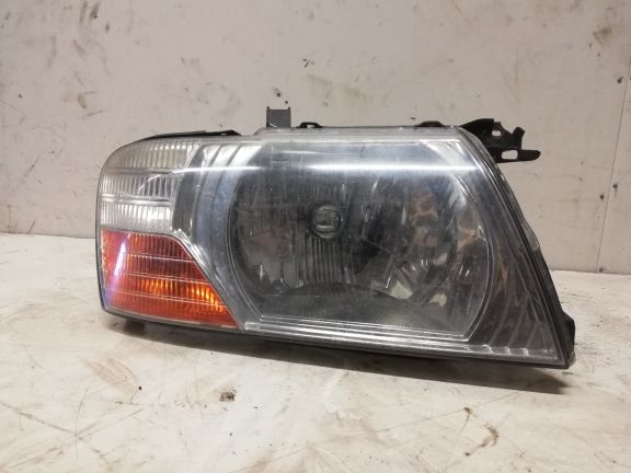 Mitsubishi Pajero priekinis žibintas (dešinė)