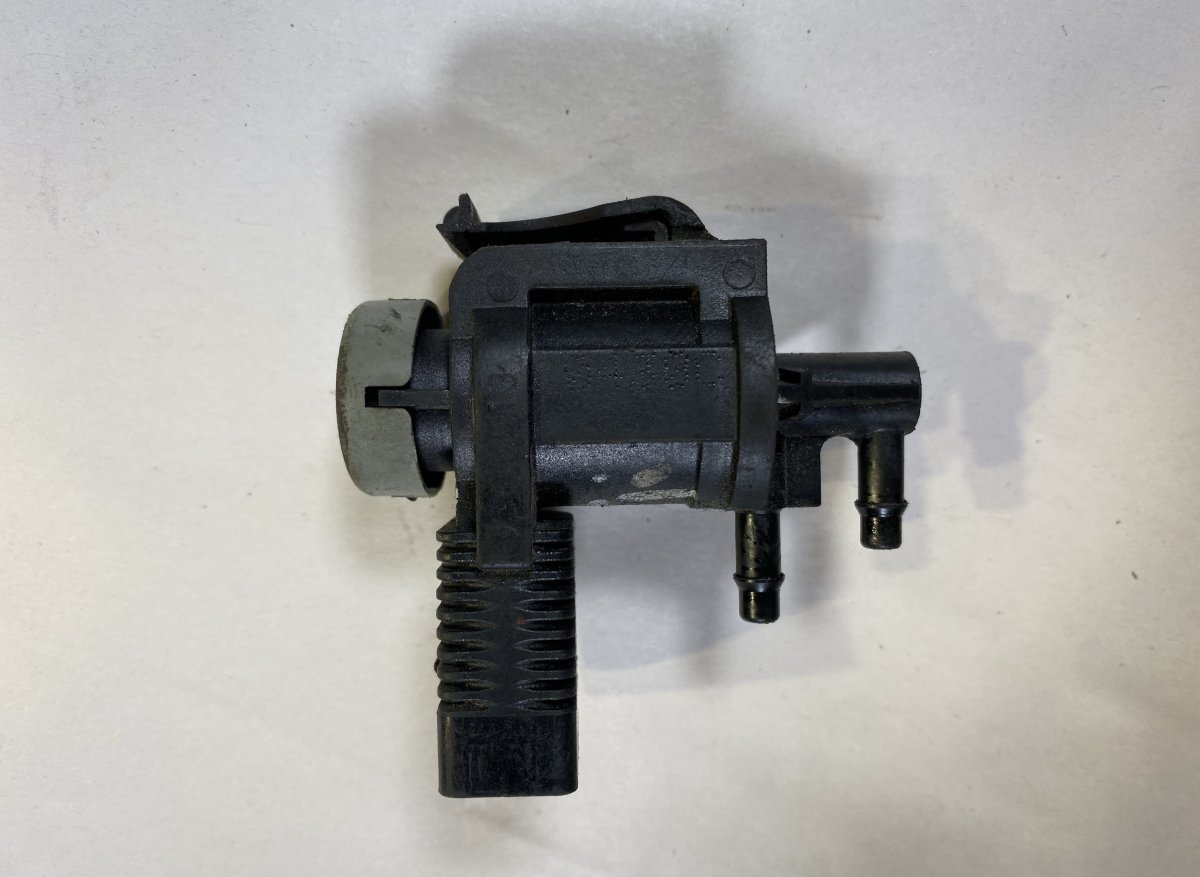 Volkswagen Passat Engine Solenoid Valve VW PASSAT B6 (3C) (2005-2010) Engine Solenoid V...