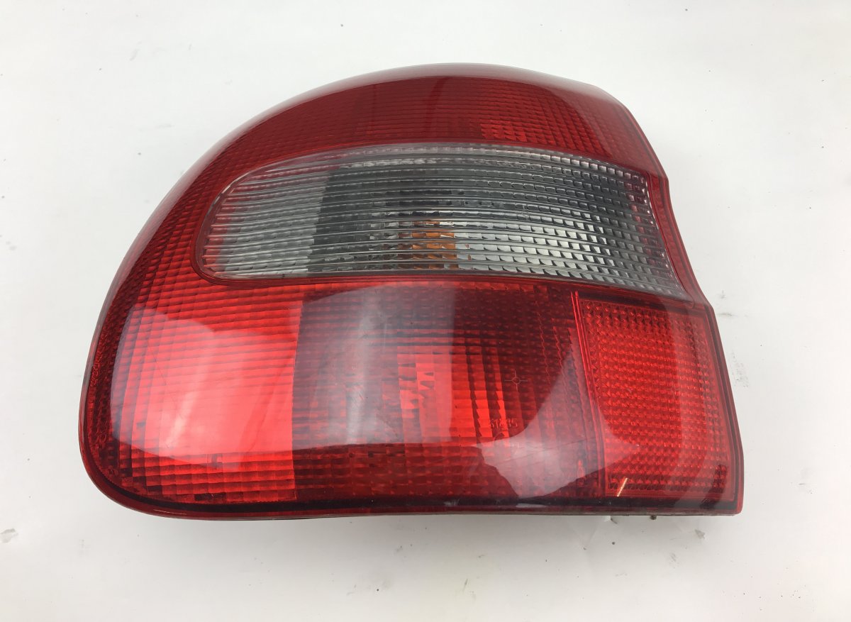 Volvo S40 takavalo (vasen) VOLVO S40 / V40 (VS, VW) (1995-2004) Tail light...