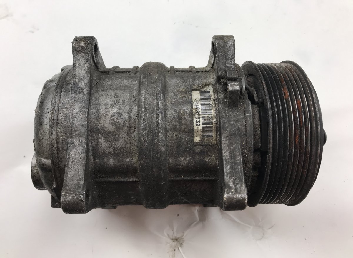 BMW 7 (E38) Air-conditioning compressor Air-conditioning compressor — BMW 7 (E38) (1994...