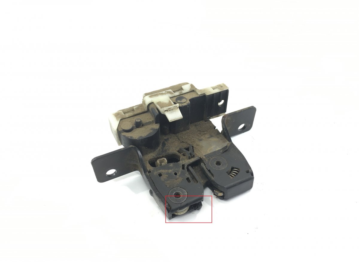 Renault Megane Bootlid / tailgate lock RENAULT MEGANE II (2002-2008) Bootlid / tailgat...