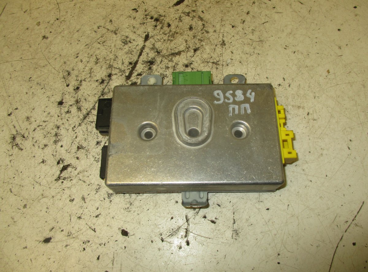 BMW 5 (E60 / E61) Door control unit front right