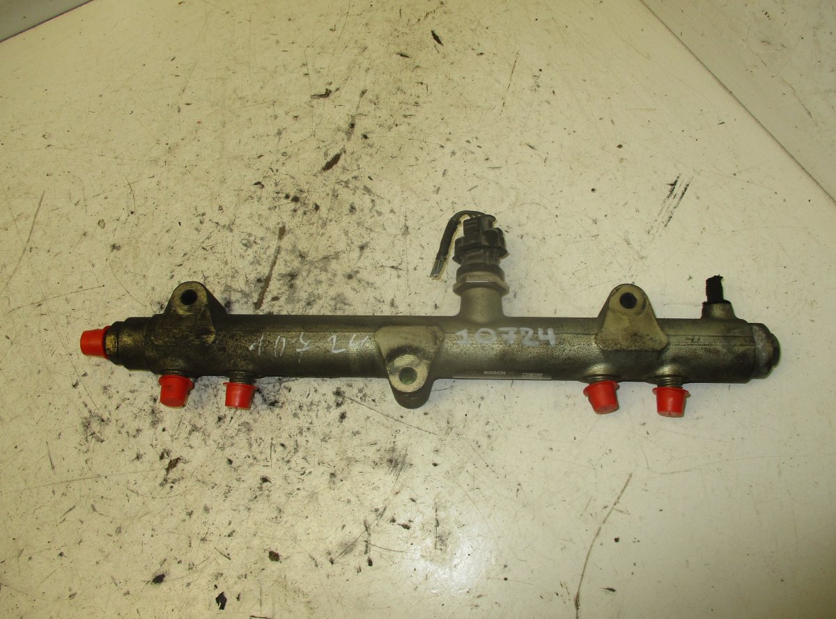 Chrysler Voyager / Town & Country Fuel Distributor / fuel rail CHRYSLER VOYAGER IV (RG, RS) (2000-2008) Fuel D...