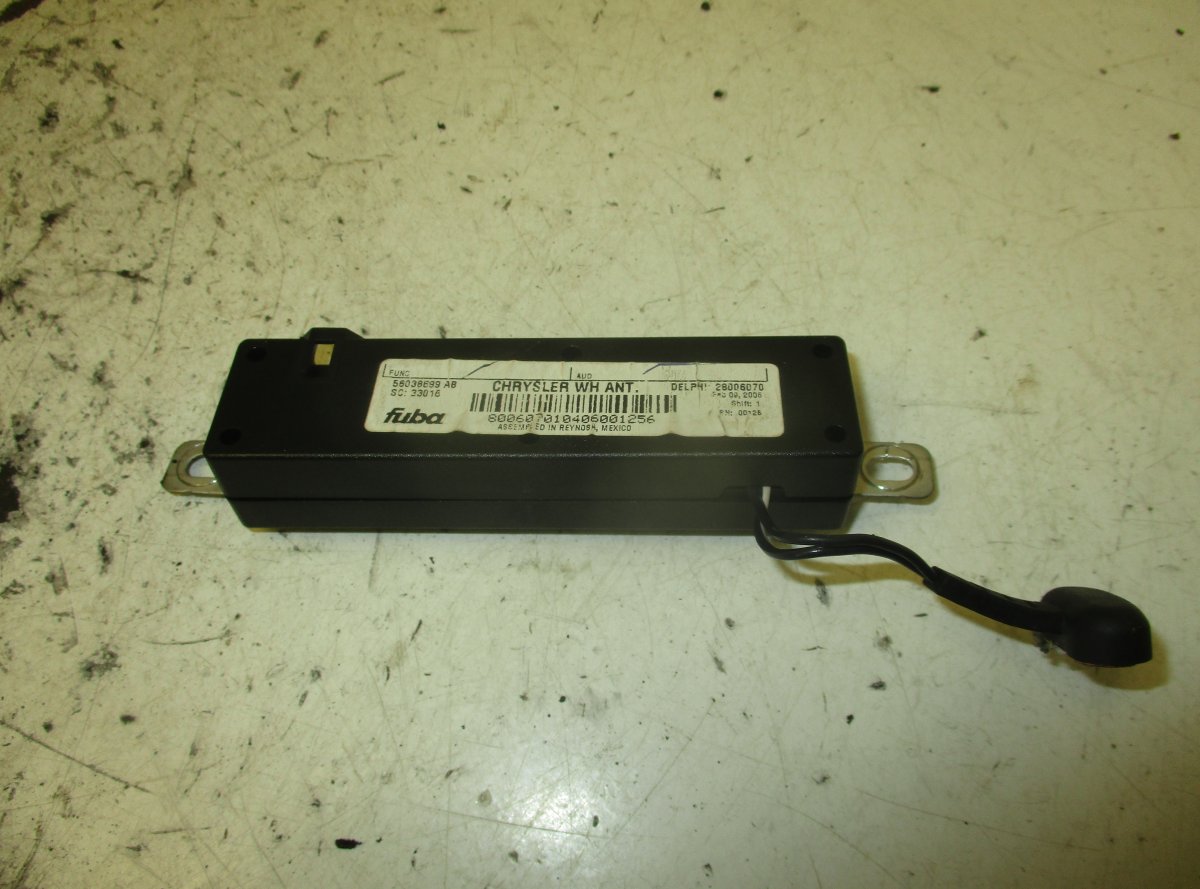 Jeep Grand Cherokee (WK) Aerial amplifier / control unit JEEP GRAND CHEROKEE III (WH) (2005-2010) Aerial...