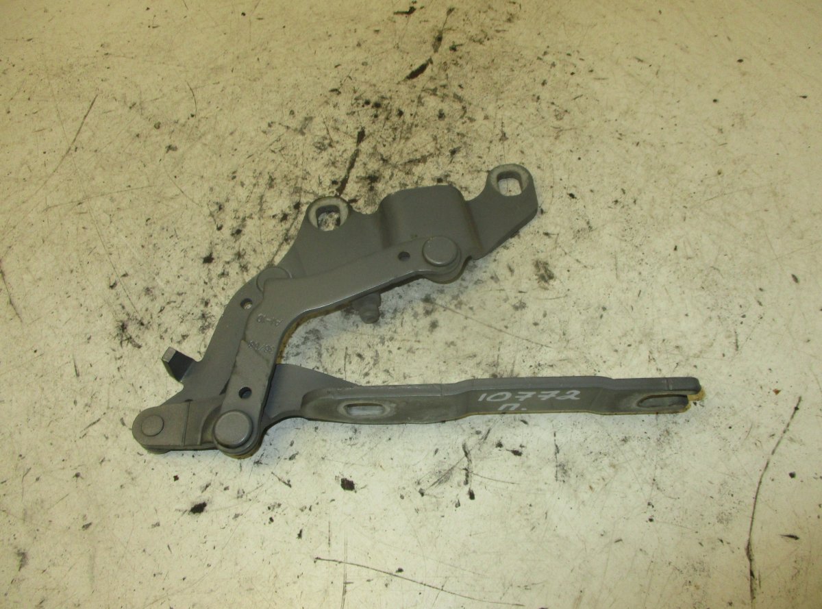 BMW 3 (E90 / E91 / E92 / E93) Bonnet Hinge Right BMW 3 (E90, E91, E92, E93) (2005-2011) Bonnet H...
