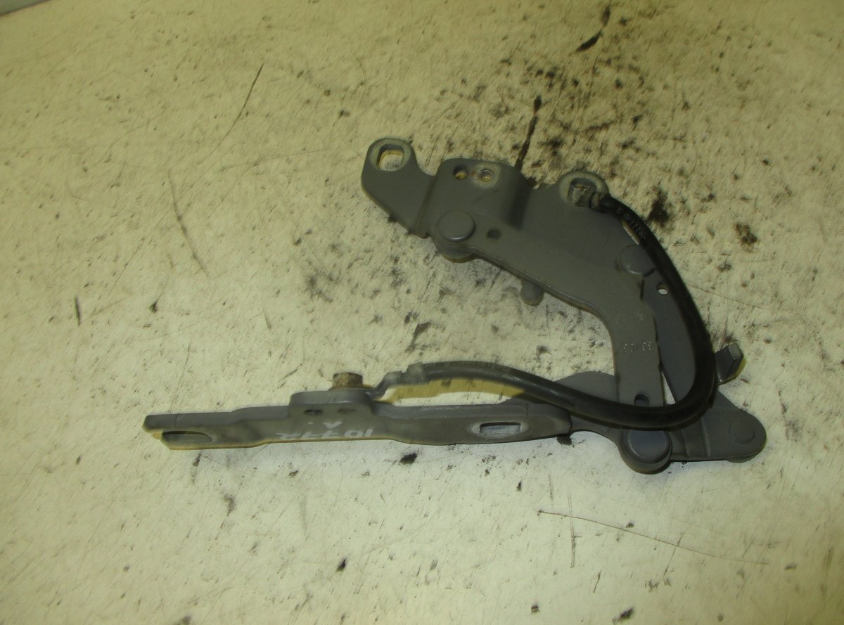 BMW 3 (E90 / E91 / E92 / E93) Bonnet Hinge Left BMW 3 (E90, E91, E92, E93) (2005-2011) Bonnet H...