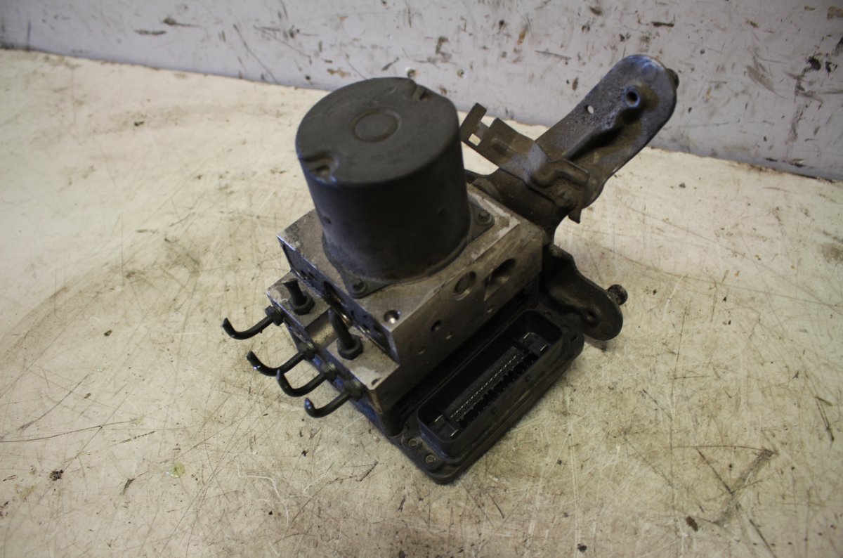 Mercedes-Benz A (W169) ABS hydraulic unit / pump ABS hydraulic unit / pump — MERCEDES-BENZ E-CLA...