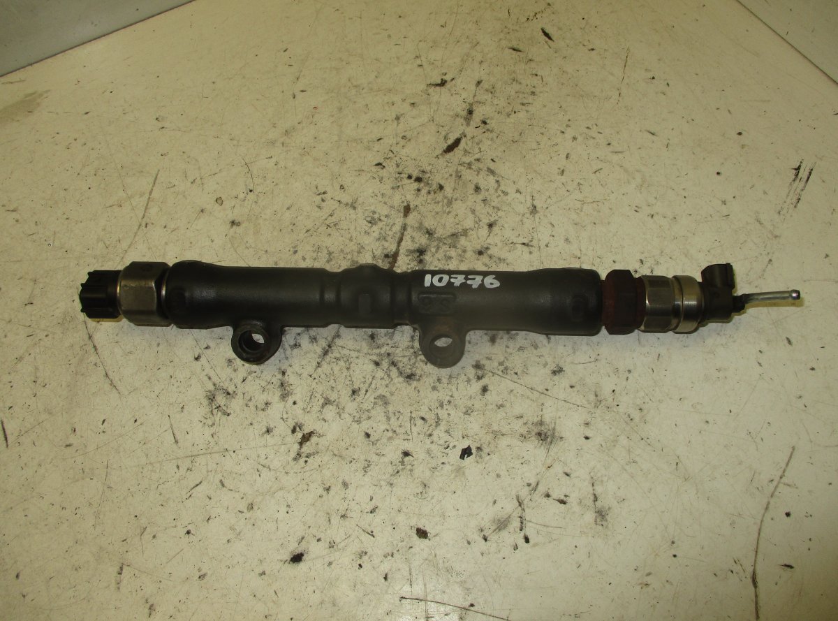 Toyota Avensis (T25) Fuel Distributor / fuel rail TOYOTA AVENSIS (T250) (2003-2008) Fuel Distribu...