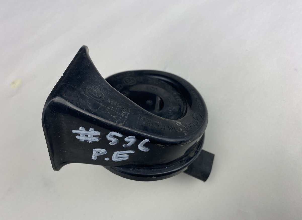 BMW 7 (F01 / F02 / F03 / F04) Сигнальный рожок BMW 7 (F01, F02) (2008-2016) Signal Horn A04646...
