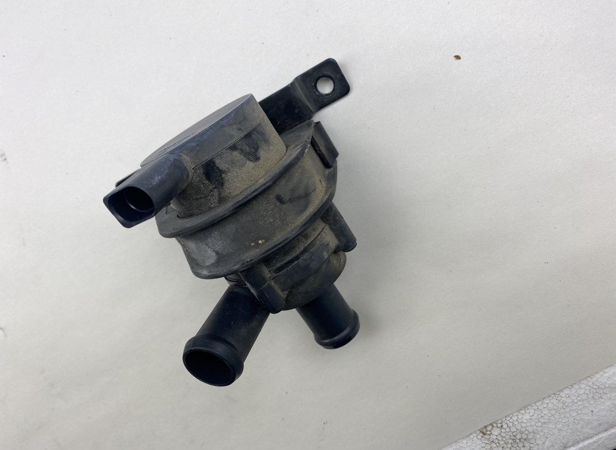 Volkswagen Polo vesipumppu VW POLO V (6R, 6C, 61) (2009-2017) Water Pump

...