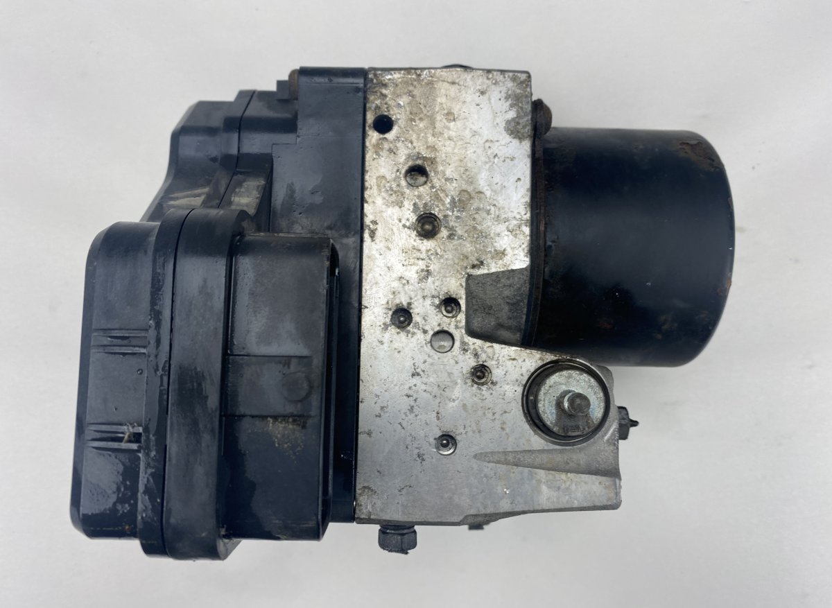 Toyota RAV4 (XA20) ABS hydraulic unit / pump ABS hydraulic unit / pump — TOYOTA RAV 4 III (X...