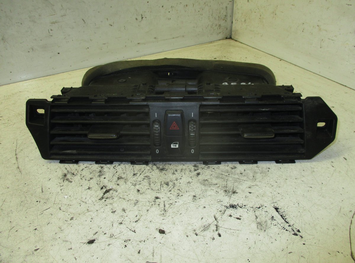 BMW 5 (E60 / E61) Air Vent Center Front
