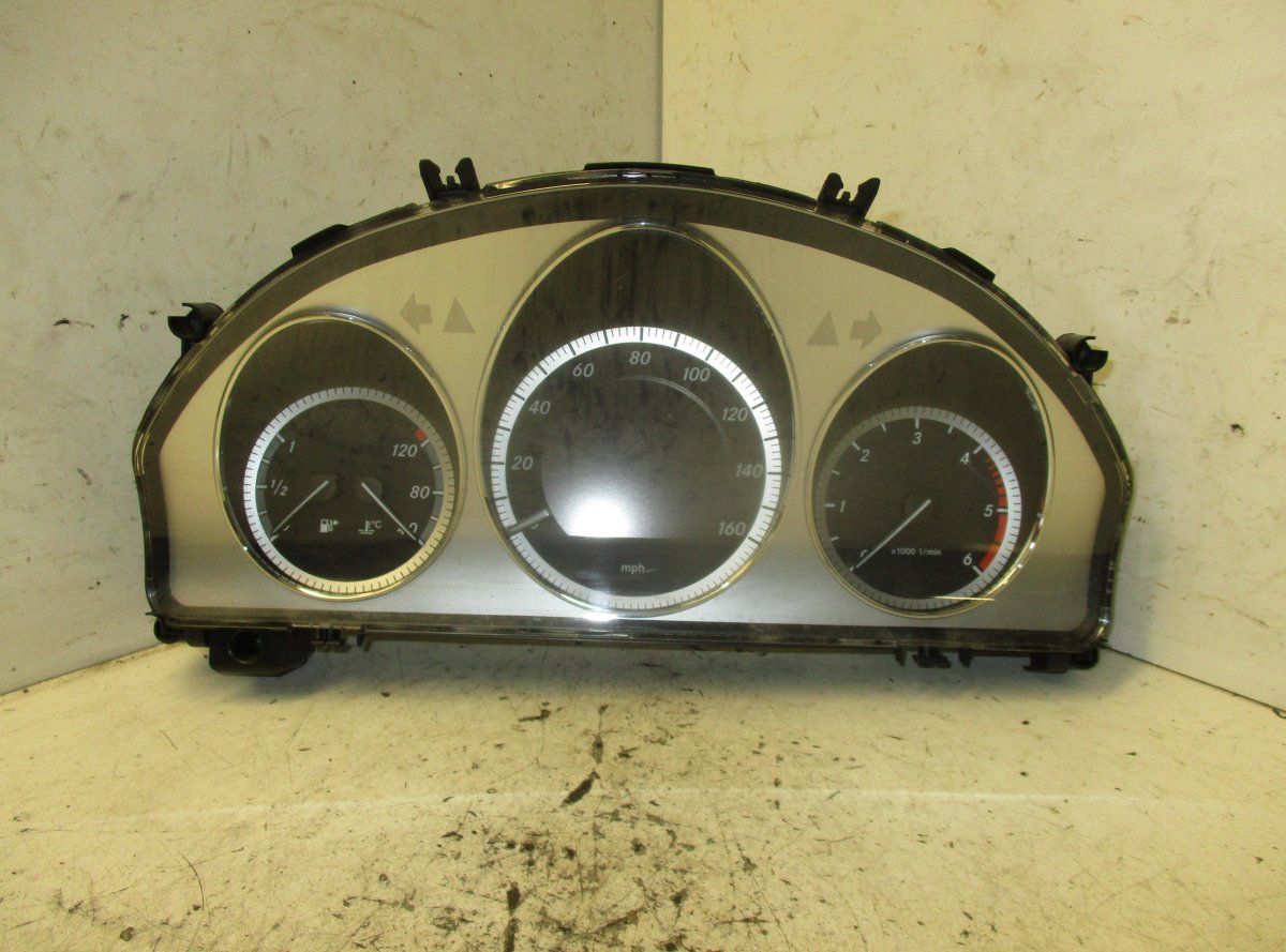 Mercedes-Benz A (W169) mittaristo MERCEDES-BENZ C-CLASS (W204) (2007-2013) Instru...