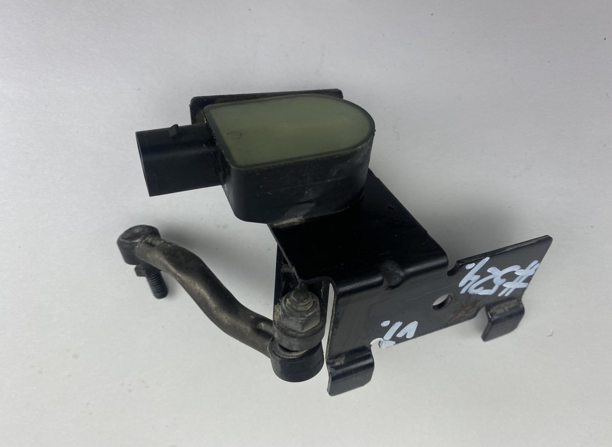 Chrysler Grand Voyager / Town & Country Suspension level sensor rear left CHRYSLER VOYAGER V (RT) (2007-2016) Suspension ...