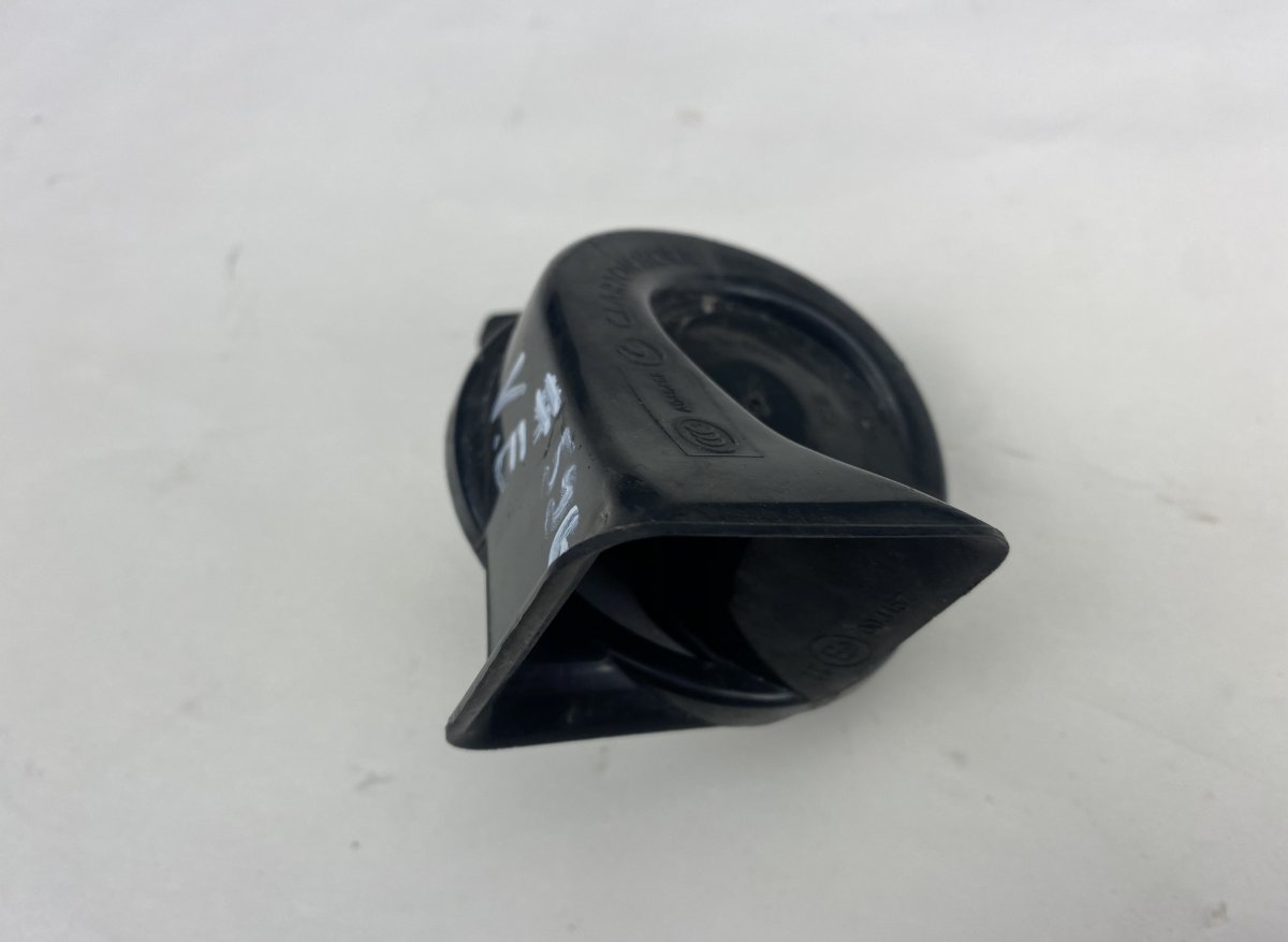 BMW 7 (F01 / F02 / F03 / F04) Äänimerkinantolaite BMW 7 (F01, F02) (2008-2016) Signal Horn 703881...