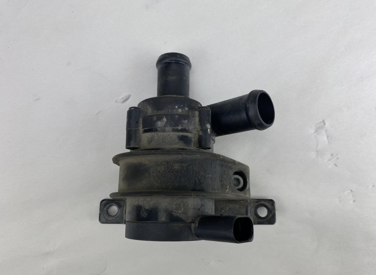 Volkswagen Polo vesipumppu VW POLO V (6R, 6C, 61) (2009-2017) Water Pump 1...