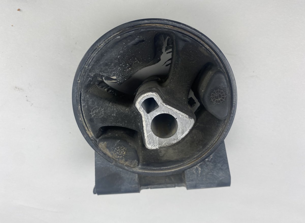 Chrysler Grand Voyager / Town & Country Engine Mount Front