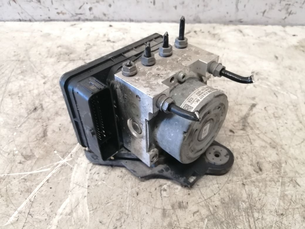 Volkswagen Golf Sportsvan ABS hydraulic unit / pump VW GOLF SPORTSVAN (AM1) (2014-) ABS hydraulic u...
