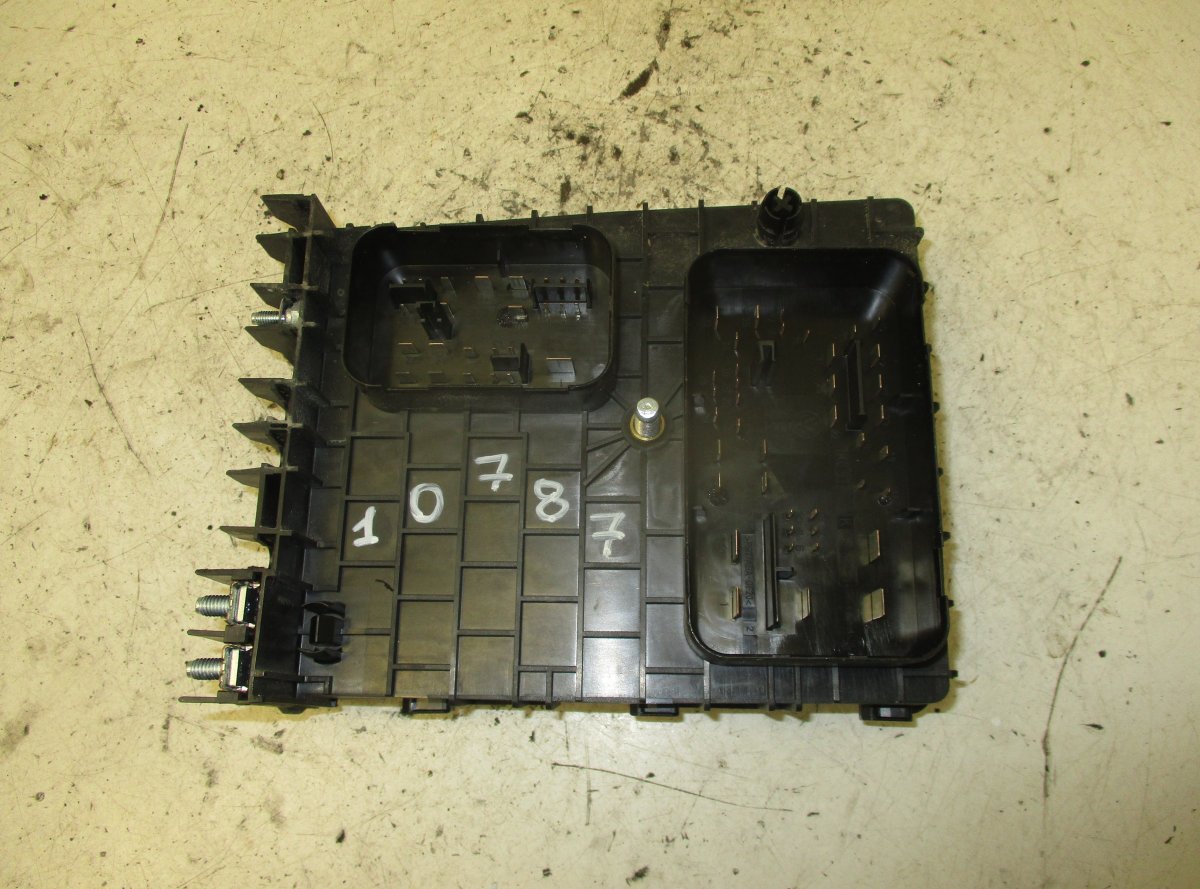 Skoda Octavia Fuse box SKODA OCTAVIA II (1Z) (2004-2013) Fuse box 1K09...