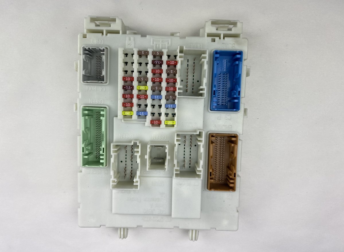 Volvo V40 Fuse box VOLVO V40 (2012-2019) Fuse box 31394135

Part c...