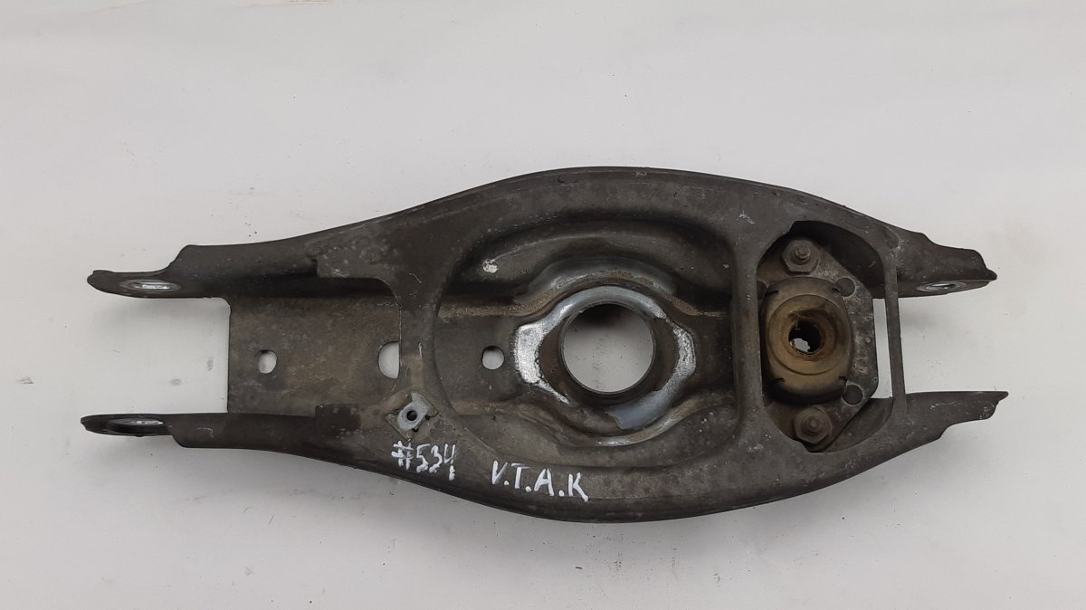 BMW 1 (E81 / E82 / E87 / E88) Rear Axle Track Control Arm lower left BMW 1 (E81, E82, E87, E88) (2003-2013) Rear Axl...