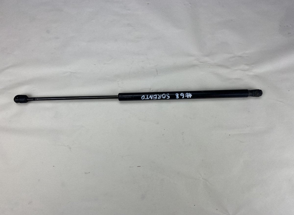 Kia Sorento Left bootlid / tailgate strut Left bootlid / tailgate strut — KIA SORENTO I (...