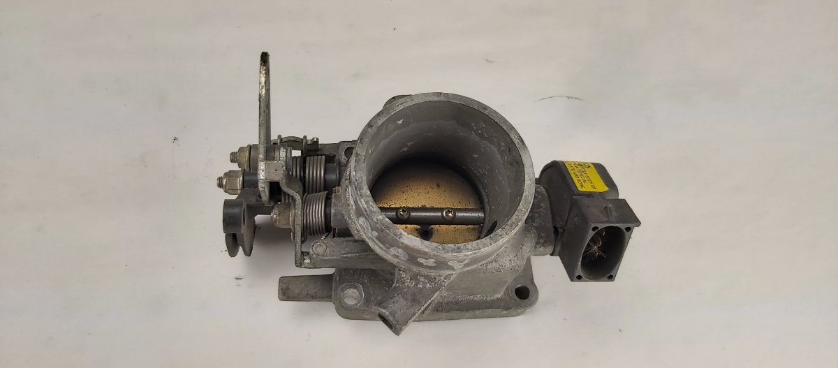 Ford Galaxy Throttle body FORD GALAXY I (WGR) (1995-2006) Throttle body 9...