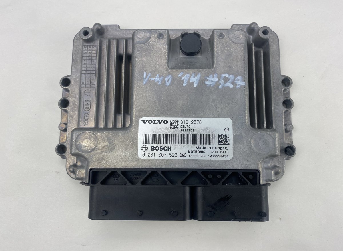 Volvo V40 Engine Control Unit / module (ECU) VOLVO V40 (2012-2019) Engine Control Unit / mod...