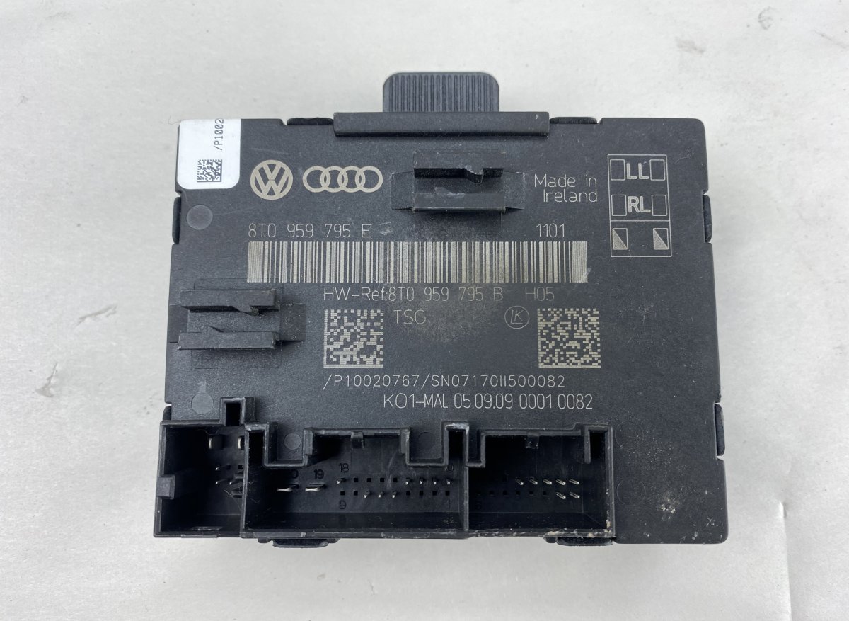 Audi A5 (B8) Door control unit rear right AUDI A5 (B8, 8T, 8F) (2007-2016) Door control u...