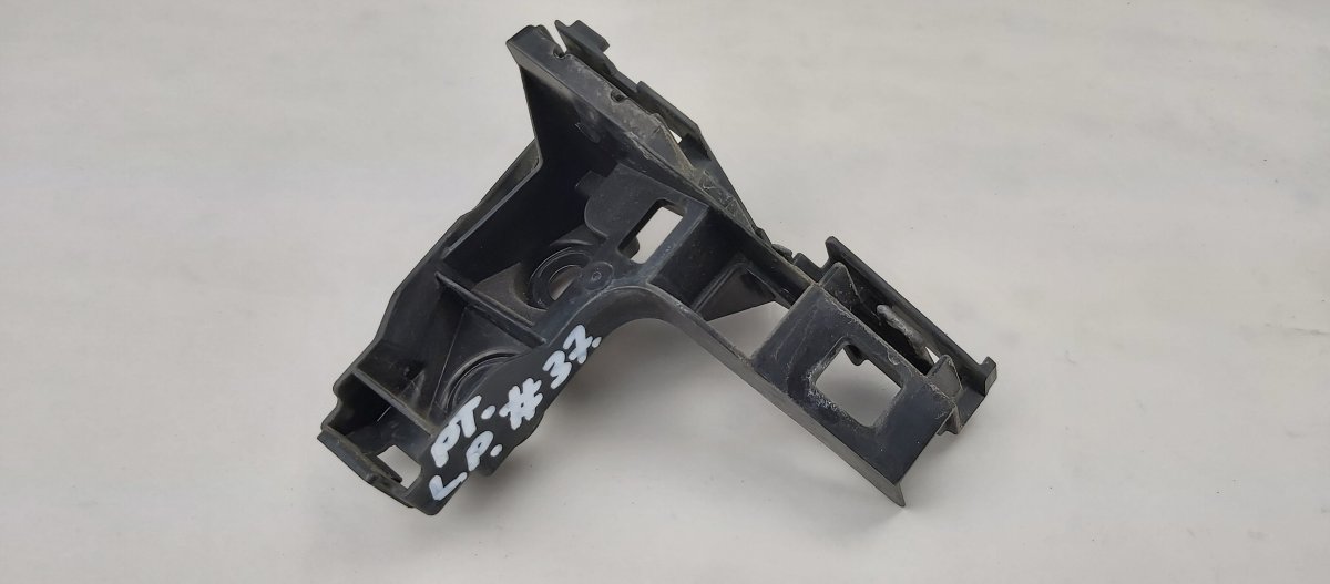 Volkswagen Golf 6 Rear bumper Carrier holder on fender right VW GOLF VII (5G1, BA5, BV5, BQ1, BE) (2012-2020...